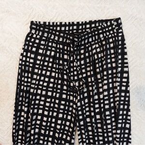 New condition| Dressy b monochrome patterned shorts